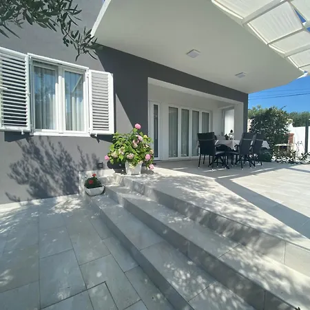 Casa de Férias House Canis *
