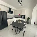 Dom wakacyjny House Canis *