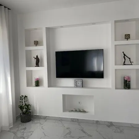 House Canis * Žuljana